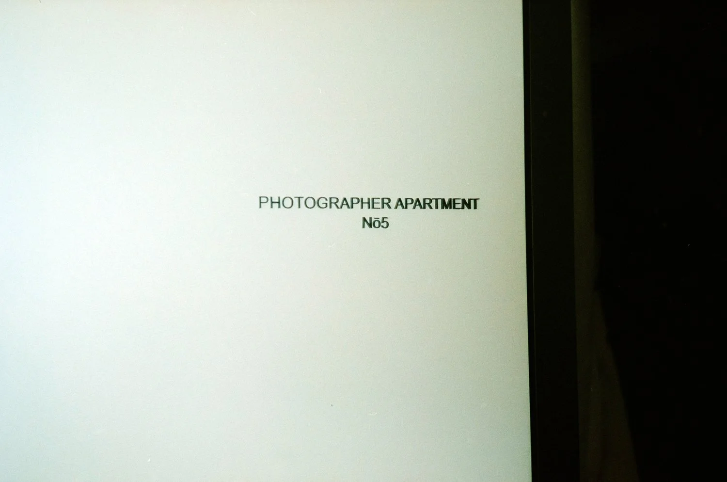 Screen displaying text 'PHOTOGRAPHER APARTMENT No5'