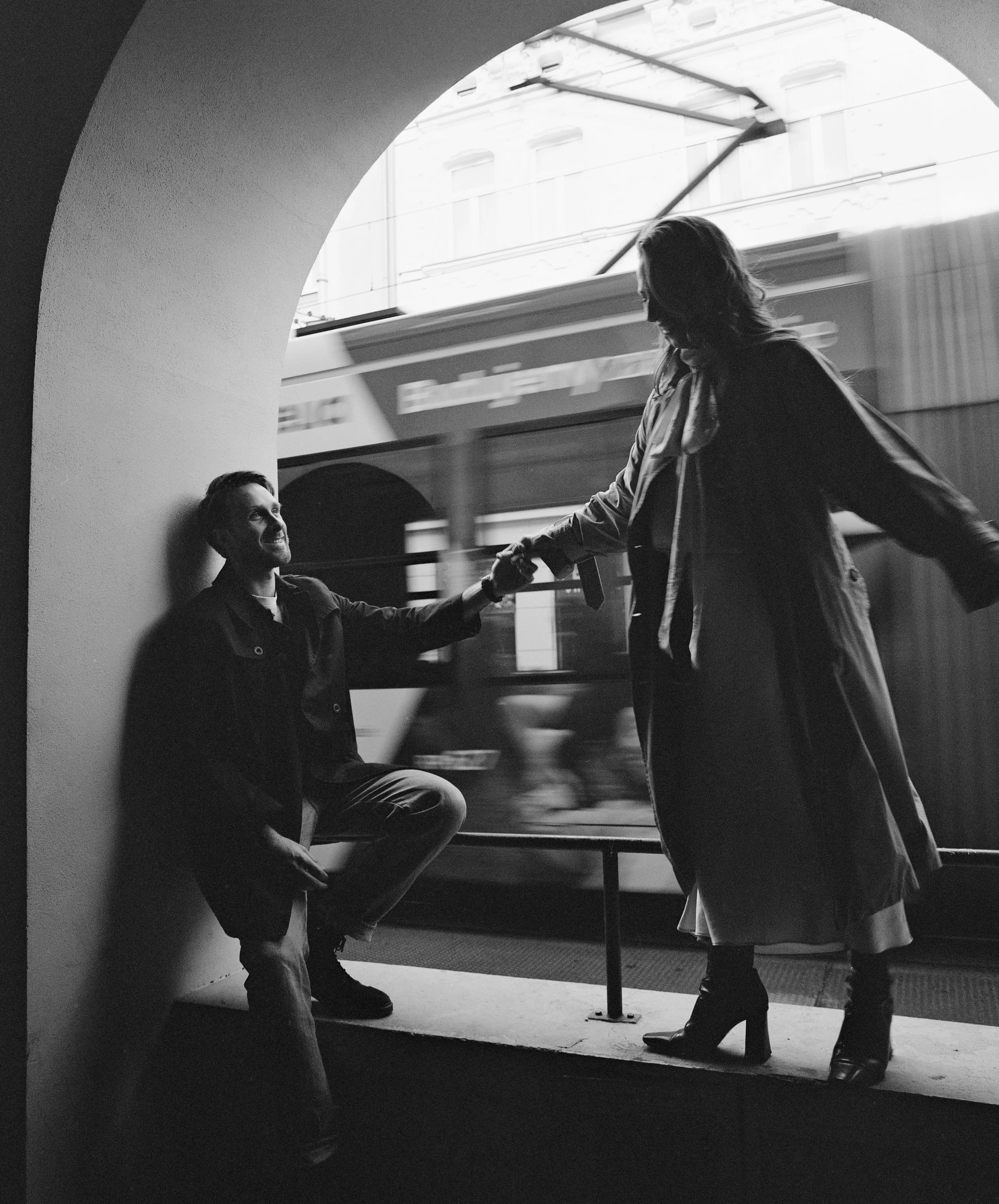 Good morning! Guess where we&rsquo;re heading today? 👀
Krakow! 🇵🇱
And voil&agrave;&hellip; meet Mati &amp; Gabriela, two lovely photographers from Krakow! 📸🤍
@gabsandmatt &amp; @mateusz.kasprzyk.fotografia 

Black &amp; white love story through 