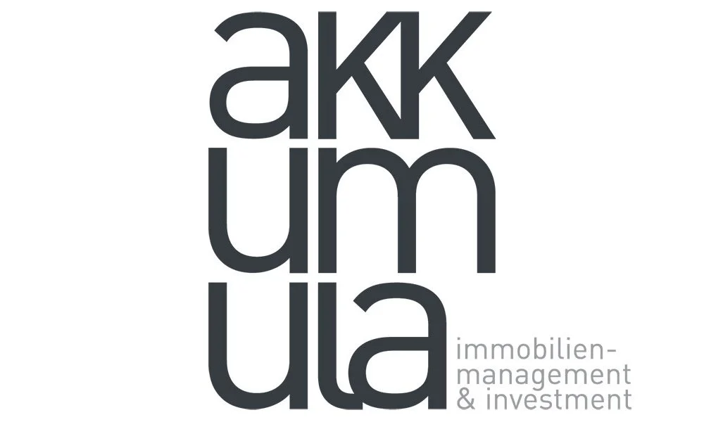 Logo mit den Buchstaben 'akkumula' in großen schwarzen Buchstaben und der Unterzeile 'immobilien-management & investment' in kleinerer Schrift.