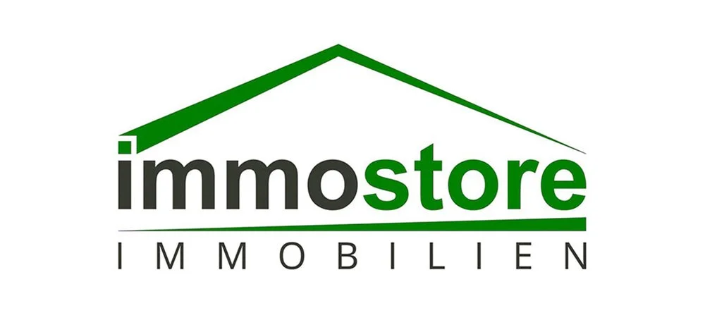 Logo für 'immostore IMMOBILIEN' mit grünem Dach und schwarzem und grünem Text.