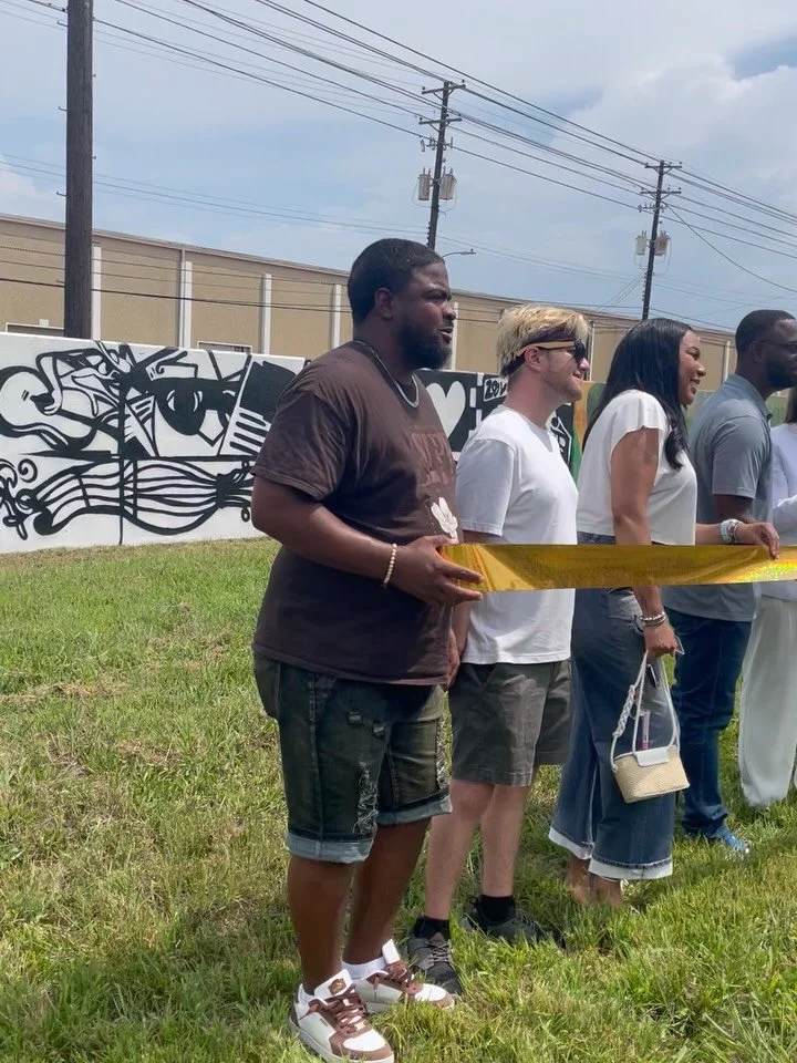 This past weekend Urban Art Commission unveiled a new mile-long mural on the Chelsea Floodwall, and we were proud to celebrate one of the selected artists and Hemliners, Derikah Scott. Her mural is a love letter to North Memphis, the neighborhood she