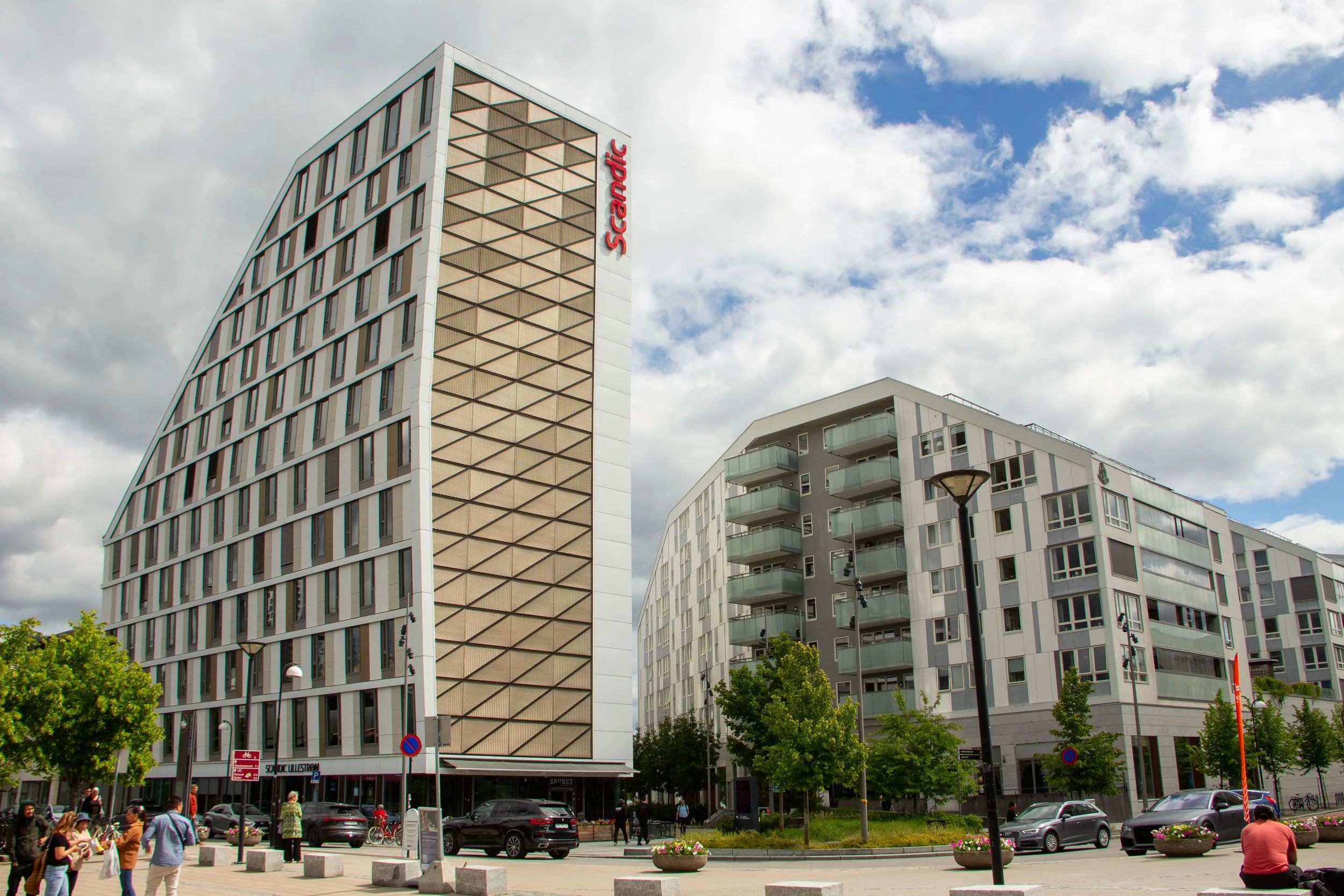 En rundkjøring utenfor Lillestrøm stasjon. Scandic Lillestrøm, Rosenberg slakterforretning
