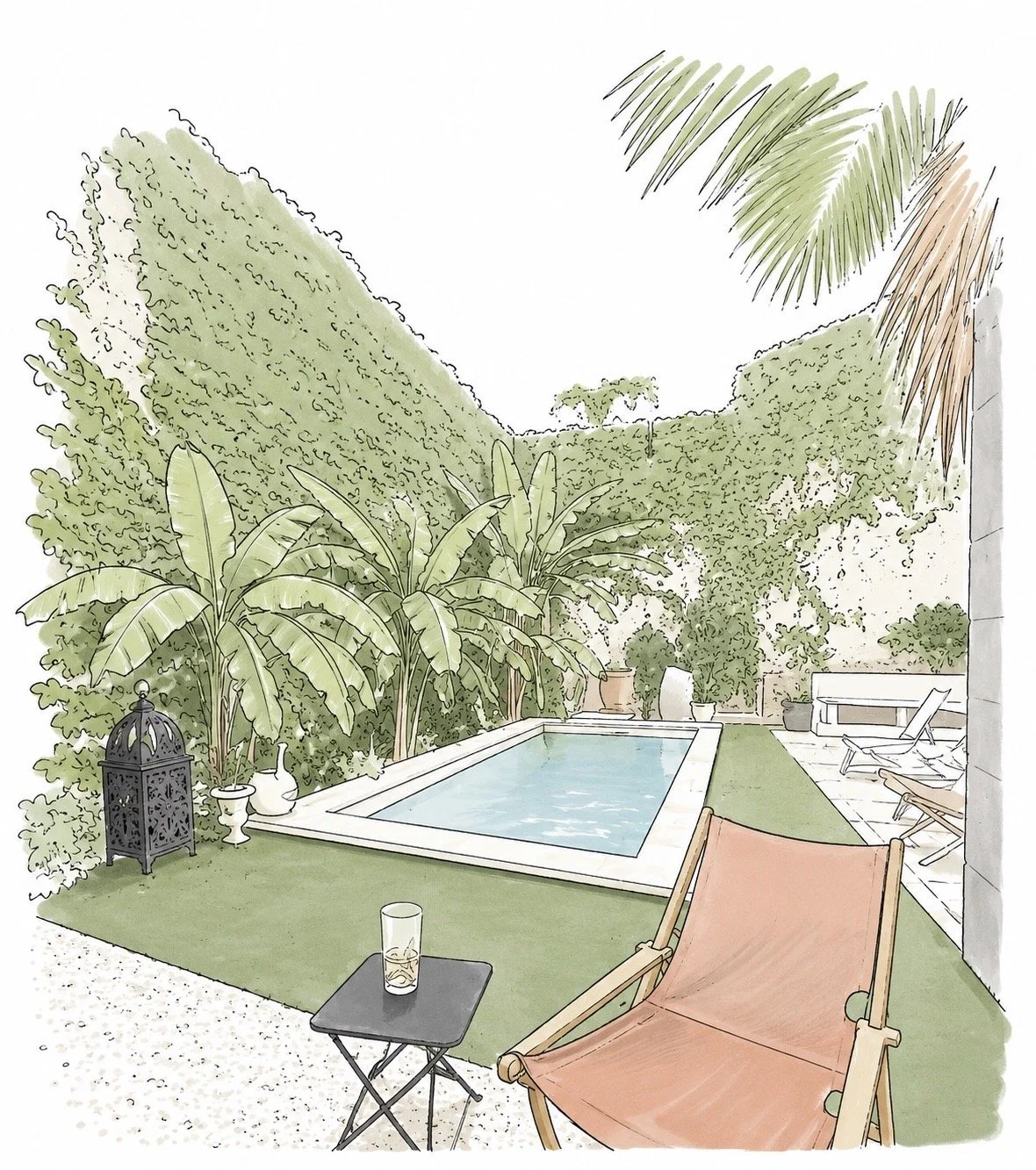 Petite piscine dans un jardin tropical avec des plantes vertes, chaises longues, un fauteuil pliant, une table avec un verre, et des décorations