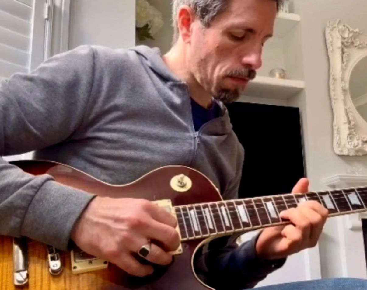 What Actually Happens in a First Guitar Lesson?