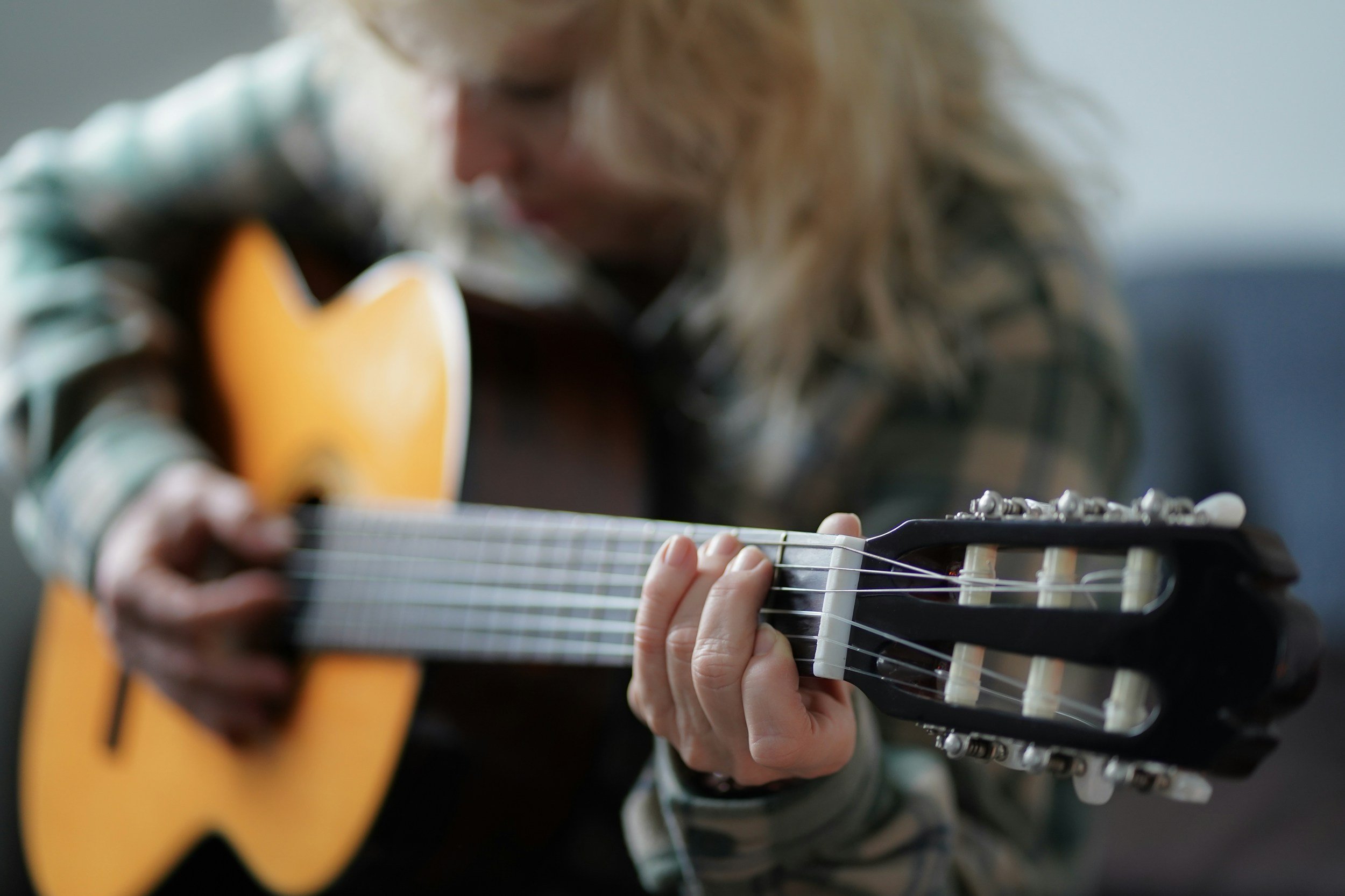 Why Do My Fingers Hurt When Learning Guitar?