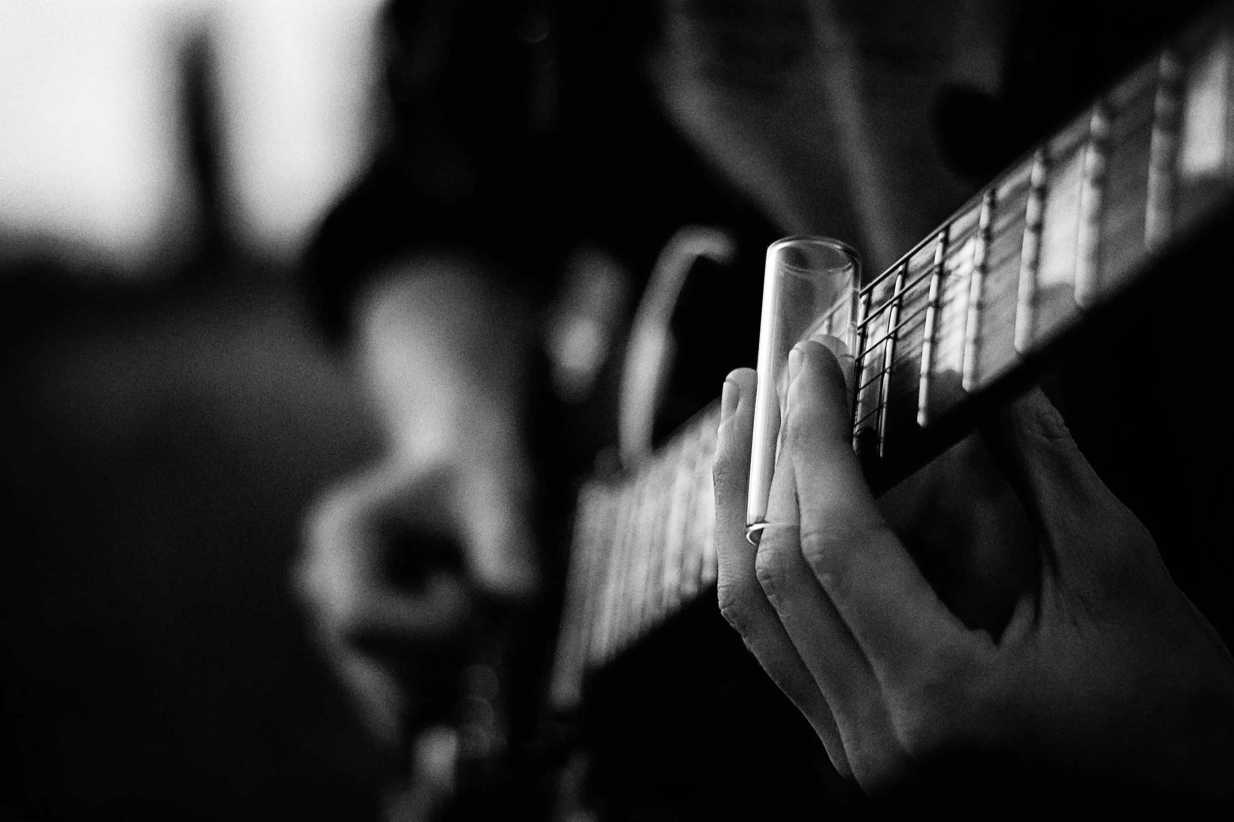 Slide guitar player