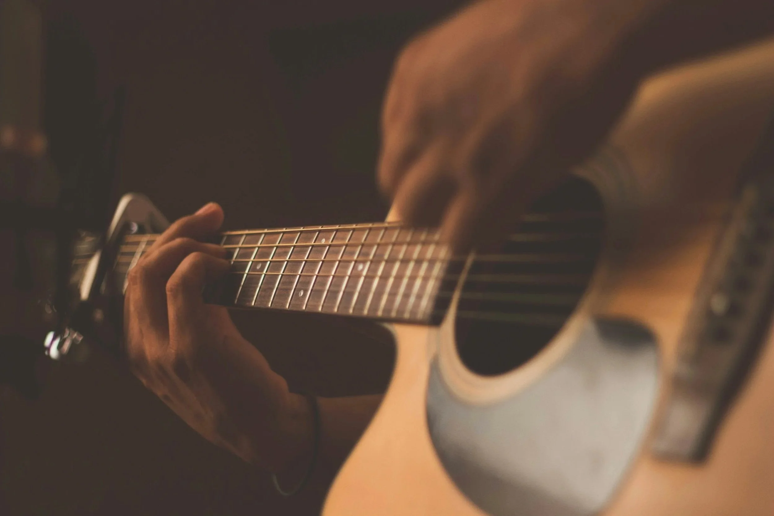 One-to-one guitar lesson for adults in Teddington