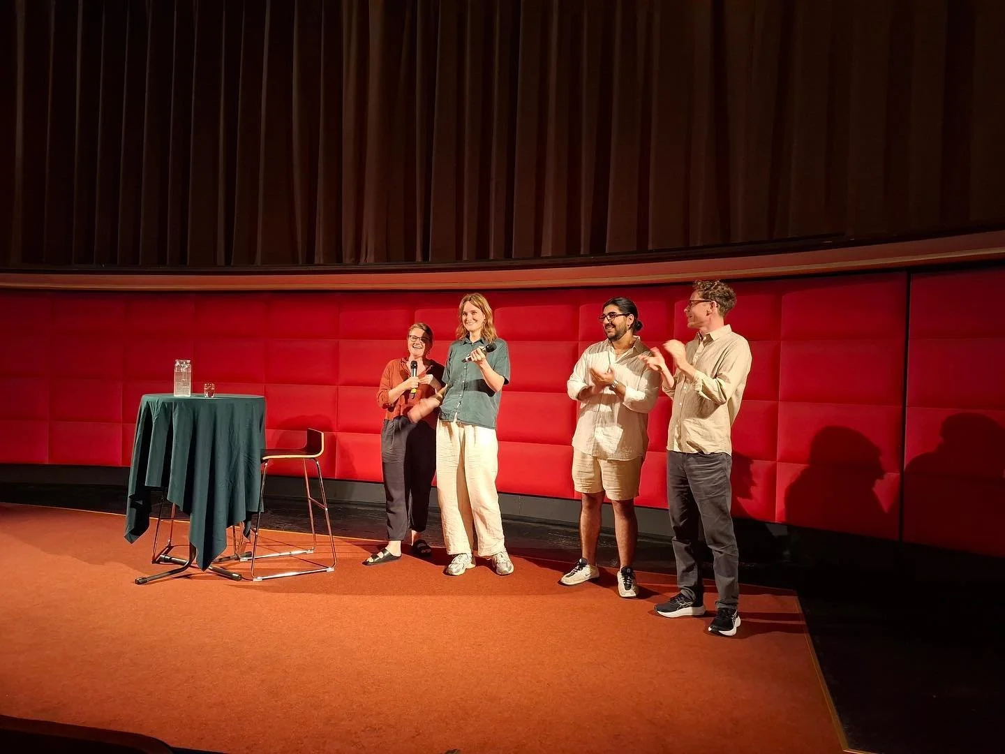 Mit &uuml;ber 21.000 Kino-Besucher:innen und nach einem Jahr im &ouml;sterreichischen Kino, hat &bdquo;27 STOREYS - ALTERLAA FOREVER&ldquo; sich am vergangenen Donnerstag von der gro&szlig;en Leinwand verabschiedet! 

Vor allem in der Hauptstadt @sta