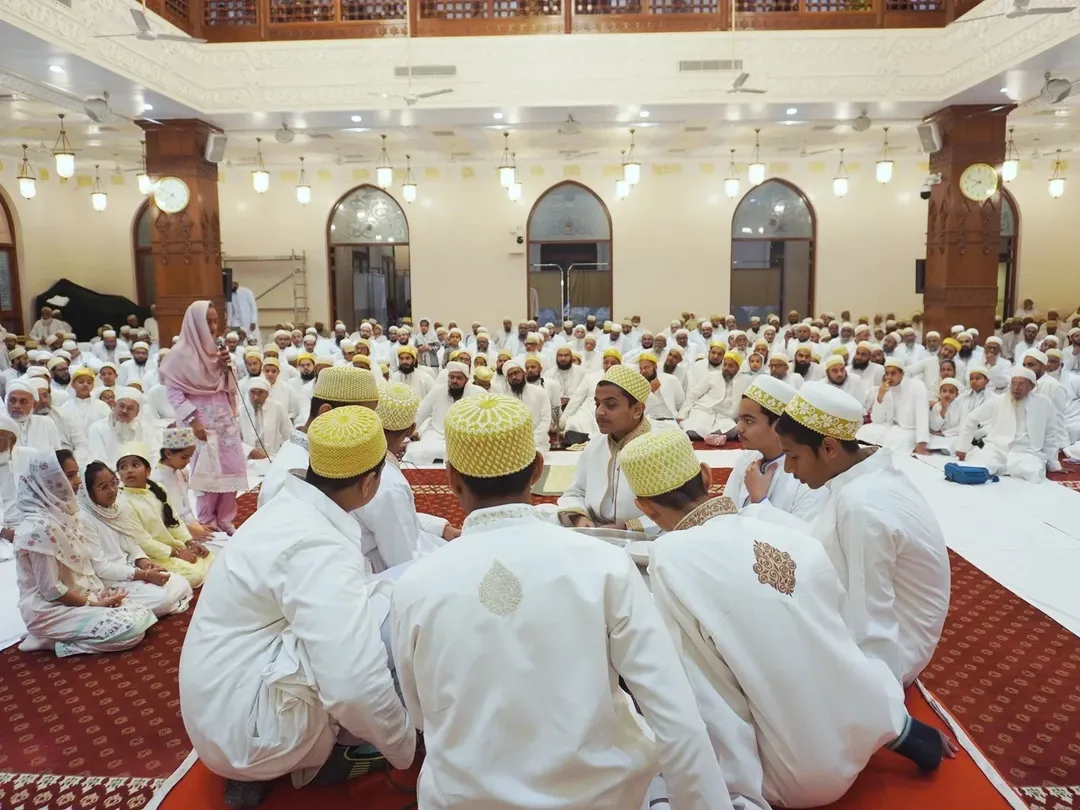 Moulatonal  Hurratul Maleka RA na Urs Mubarak ni raat maAttalimiyah na farzando ye Shehre Ramad (1).jpg