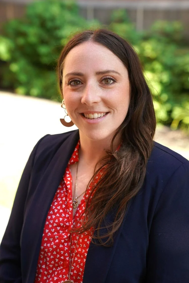 Foto de primer plano de Nikki Sullivan, directora de programas de educación sanitaria y formación de « LifeSmart Youth »