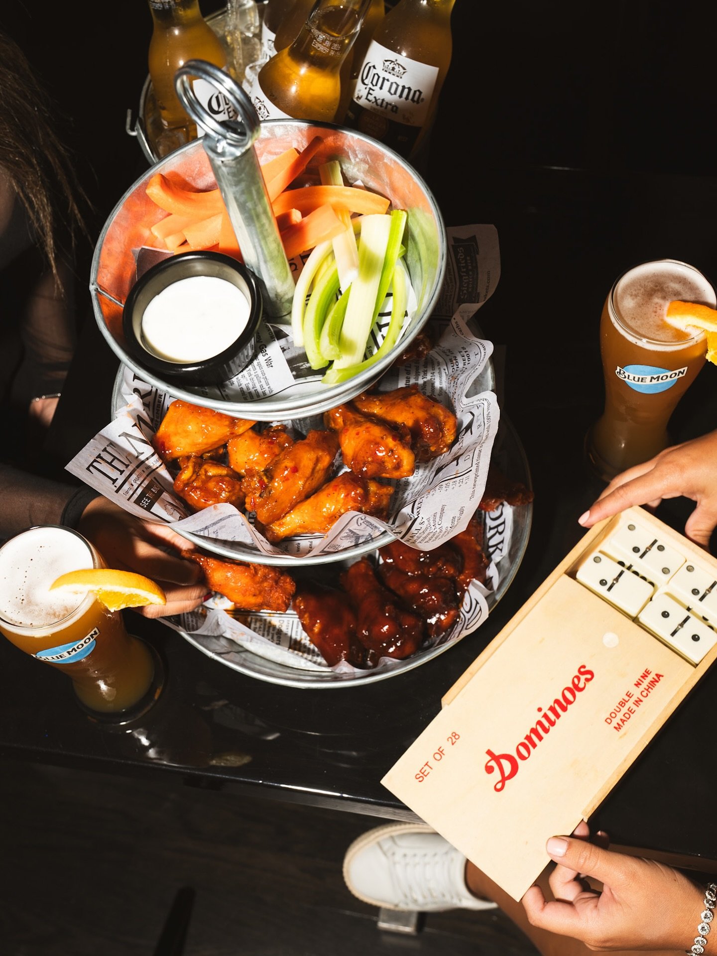 Thursday night football situation:
🍗 40 wings for $45
🍺 $5 drafts
🪣 $30 Beer buckets
🎲 Dominoes + good energy
Every screen = NFL.( Sound on )