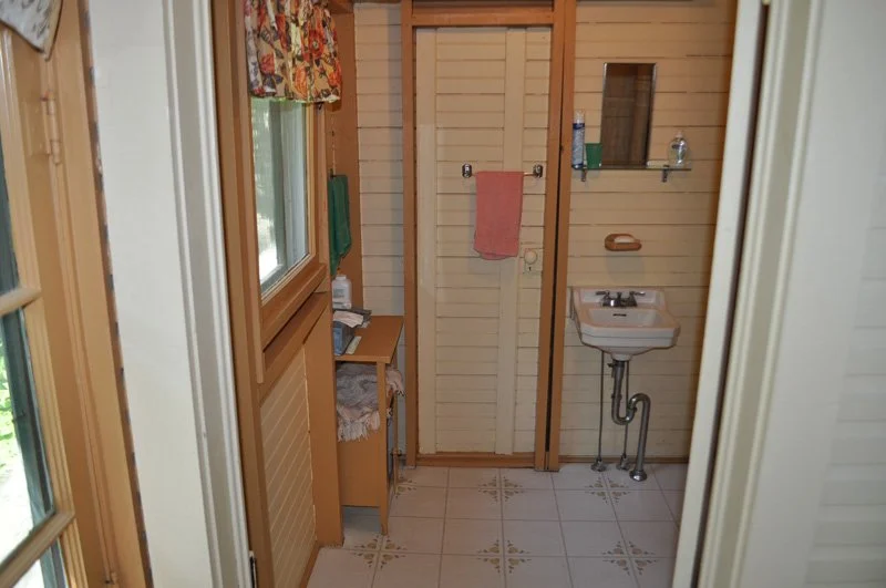 1st floor bathroom