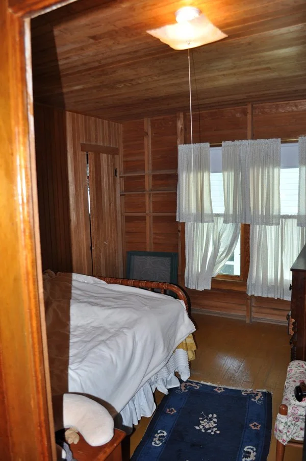 Middle bedroom