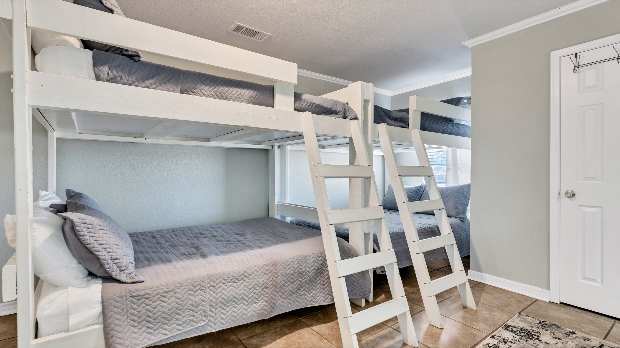 bunk room.jpeg