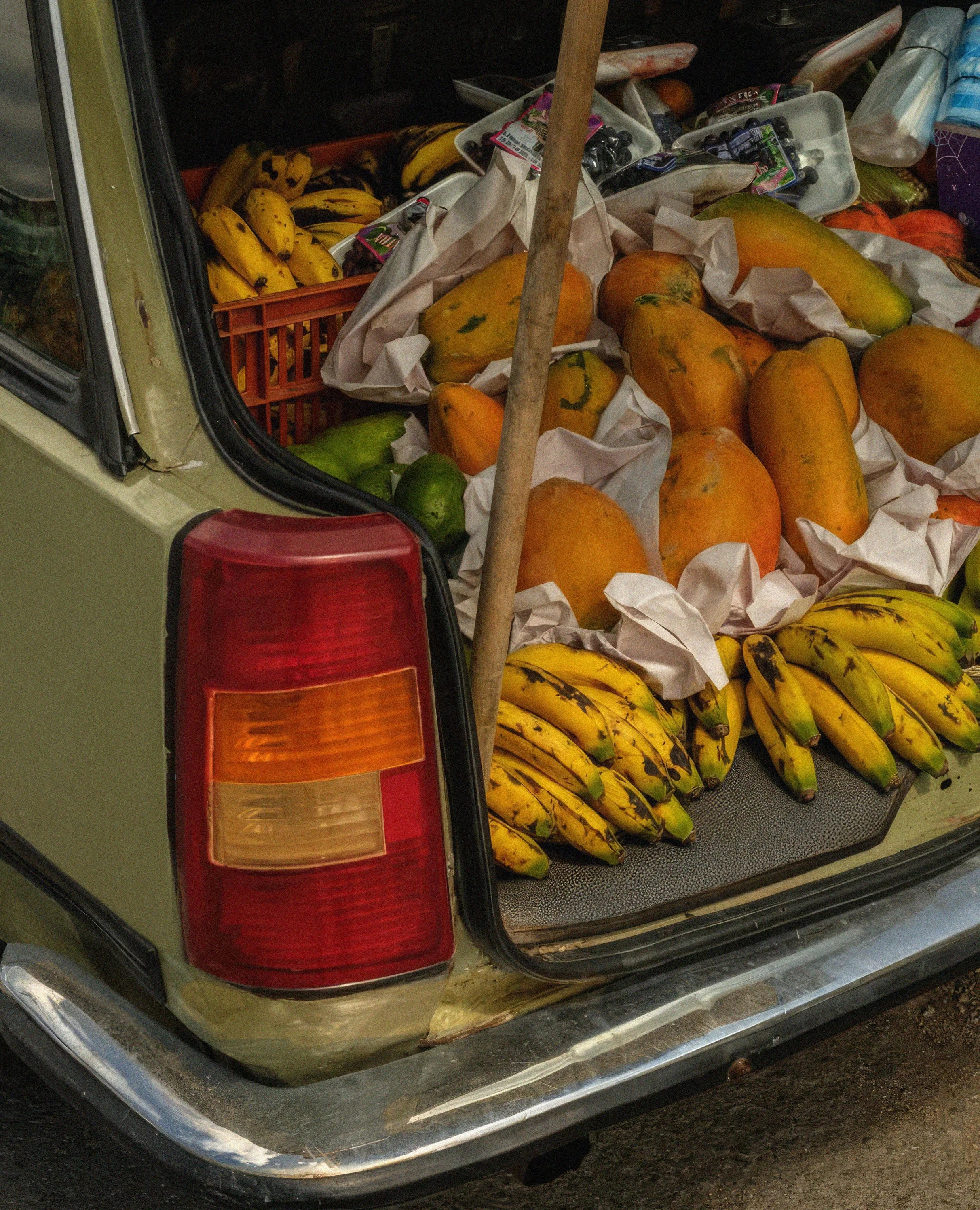 Close to Paipa, a village tucked into the mountains of Boyacá, a farmer sells his fresh harvest from the trunk of his car.