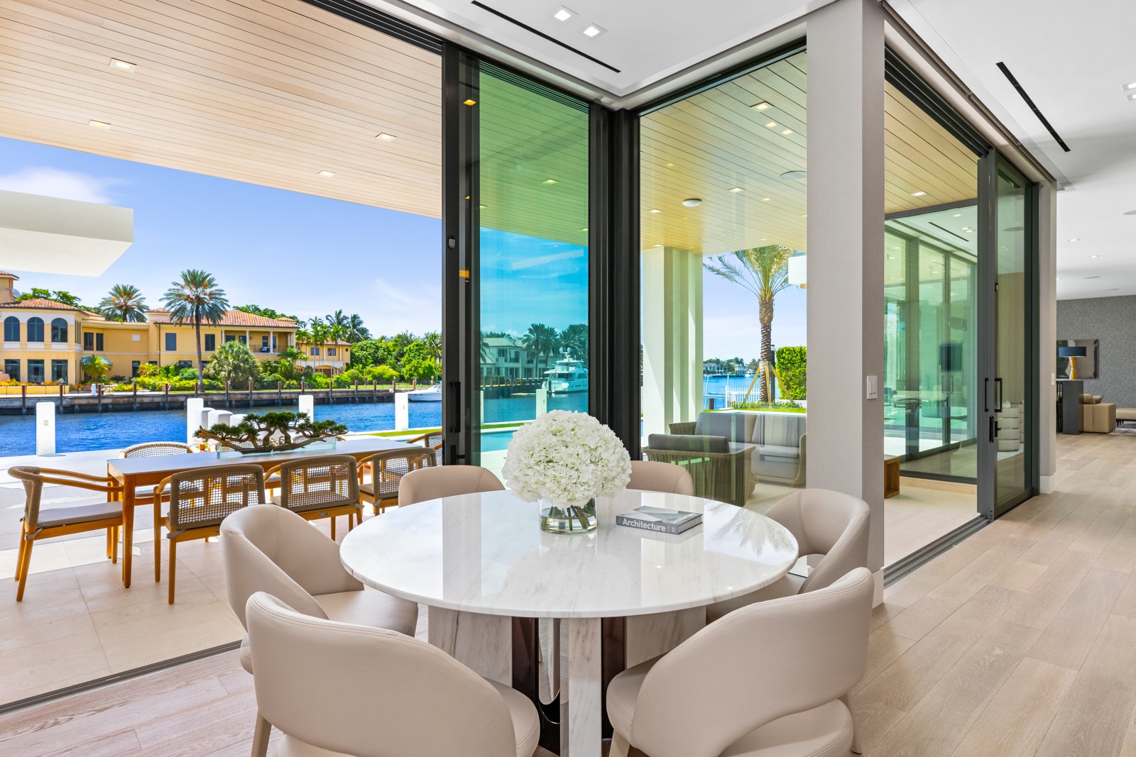 Breakfast Area 1.jpg