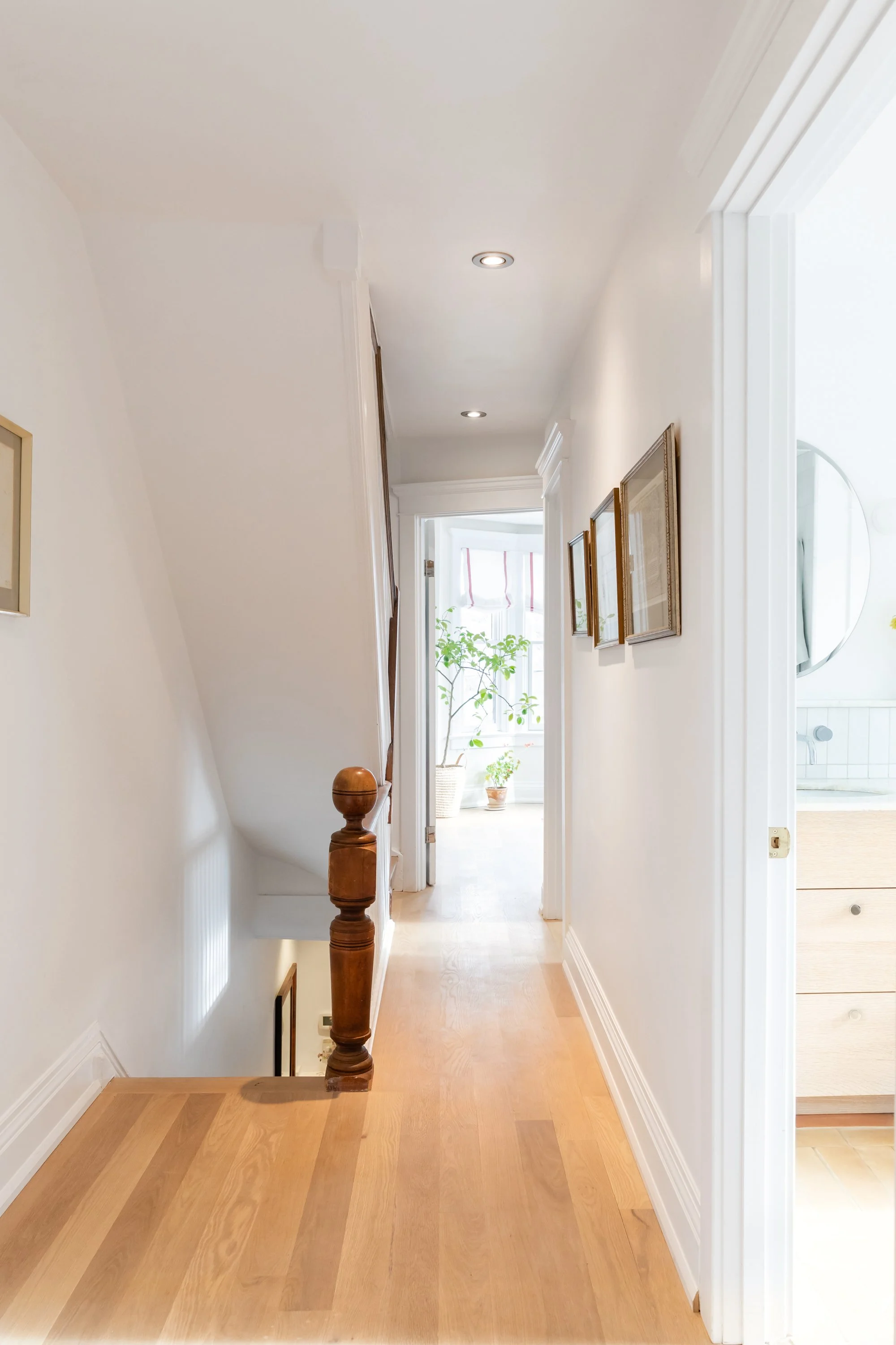 808P_02_hallway 01.jpg