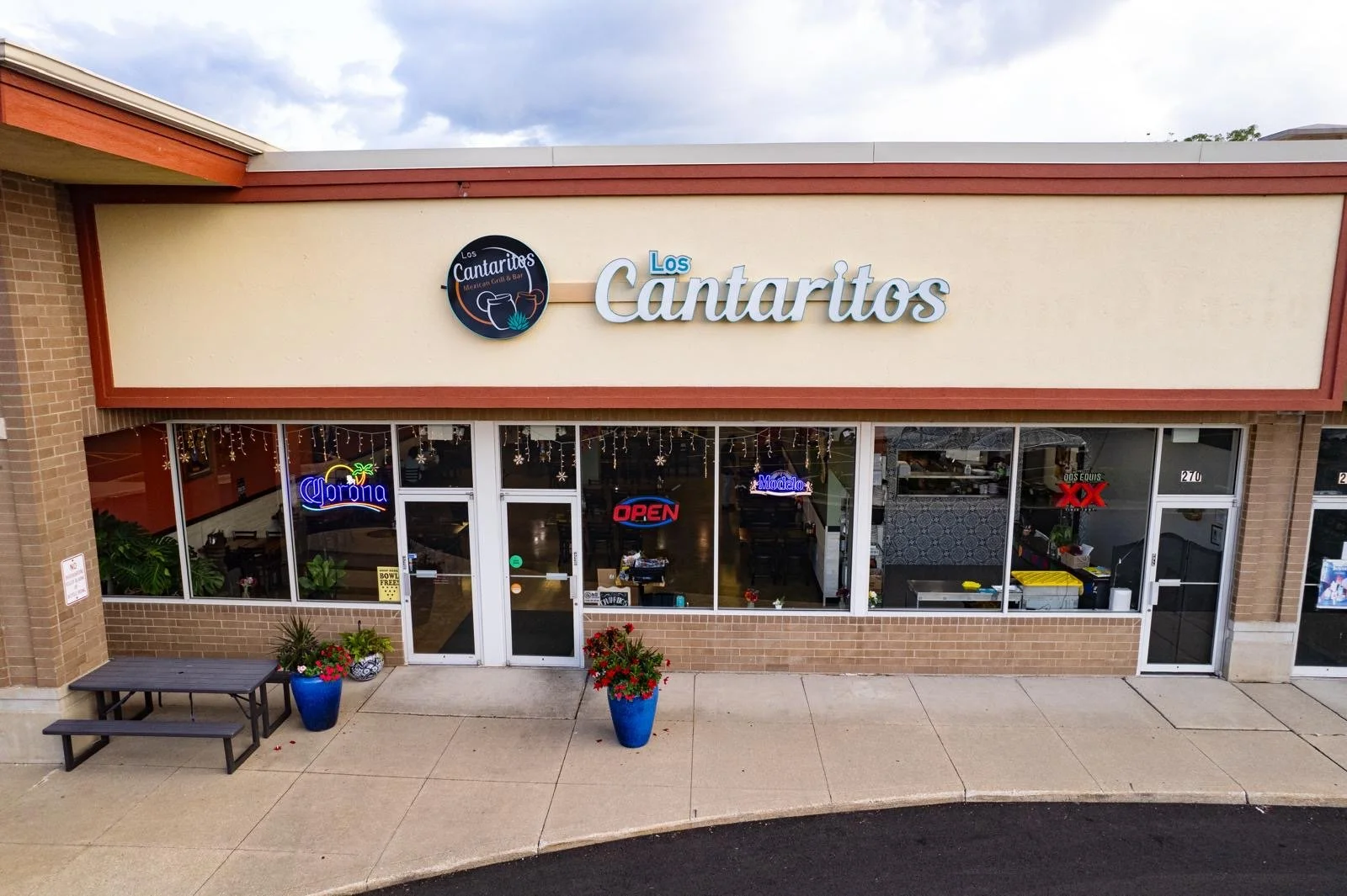 Mexican restaurant in Geneva IL Los Cantaritos exterior