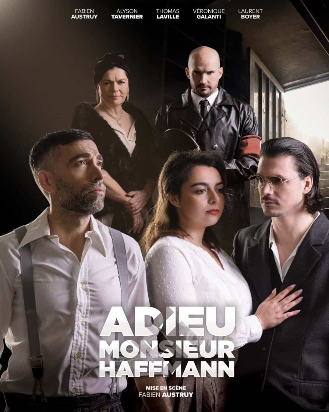 Derri&egrave;re chaque affiche, il y a une collaboration.
@Fabien Austruy me confie l'histoire, le r&ocirc;le, l'&eacute;motion du personnage.
Je construis la lumi&egrave;re. Je photographie le personnage, pas l'acteur.
C'est &ccedil;a, une affiche d