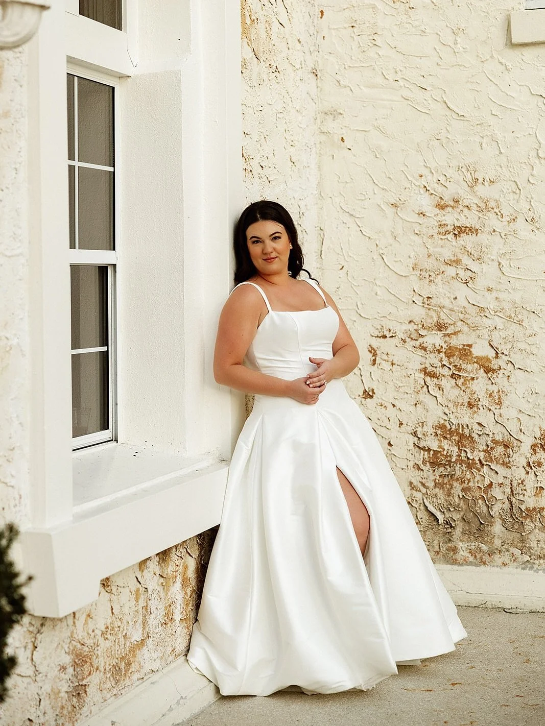 Lauren 🤍

Hair: Natasha
Makeup: Martyna

Planning &amp; Design: @rootstostems
Venue: @bellacosaweddings
Photography: @kaylongstreetphoto
Hair &amp; Makeup: @glam_to_be
Floral: @farmnine
Tableware, Bar &amp; Lounge: @oakandashevents
Chairs: @tablefor