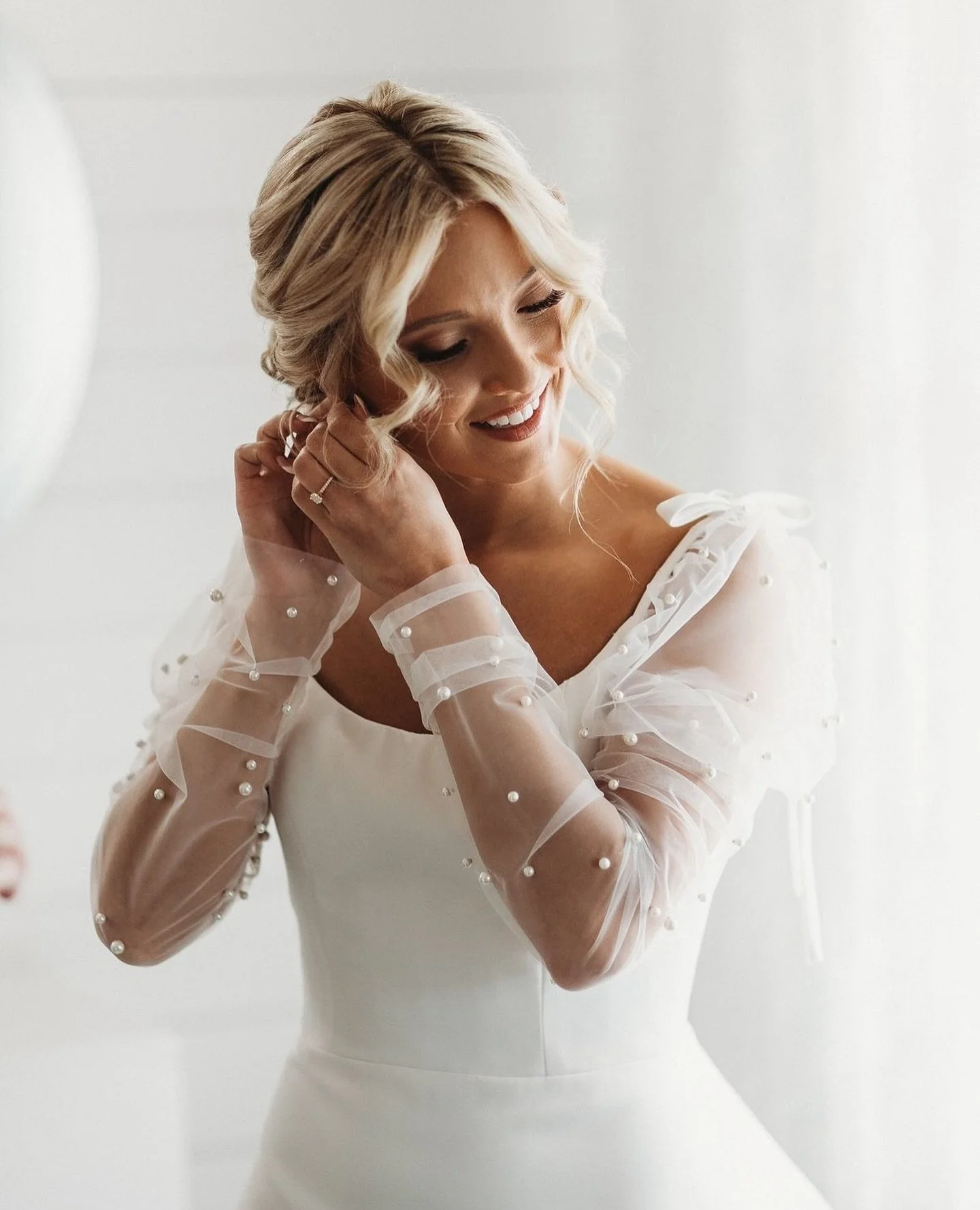 Gorgeous Anna 🤍

Photo: @lindseycassidyphotography 
@carliekaneevents 
@lovelockranch 
Hair: Patty @glam_to_be 
Makeup: Elwira @glam_to_be 

#bride #bridetobe #gettingmarried  #love #wedding #weddingday #bridalhair #bridalmakeup #hairstyling #makeup