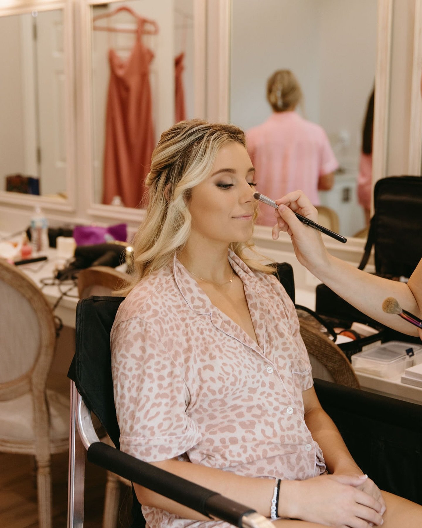 Getting ready with Reece ✨

Hair and Makeup: Tasha and Elwira @glam_to_be 
Venue: @harborsidechapel 
Photo: @themckinleymade 
Cake: @sweetclementinecm 
Catering: @goodtampafood 

#bride #bridetobe #featured  #tampahair #tampamakeup #makeupartist #hai