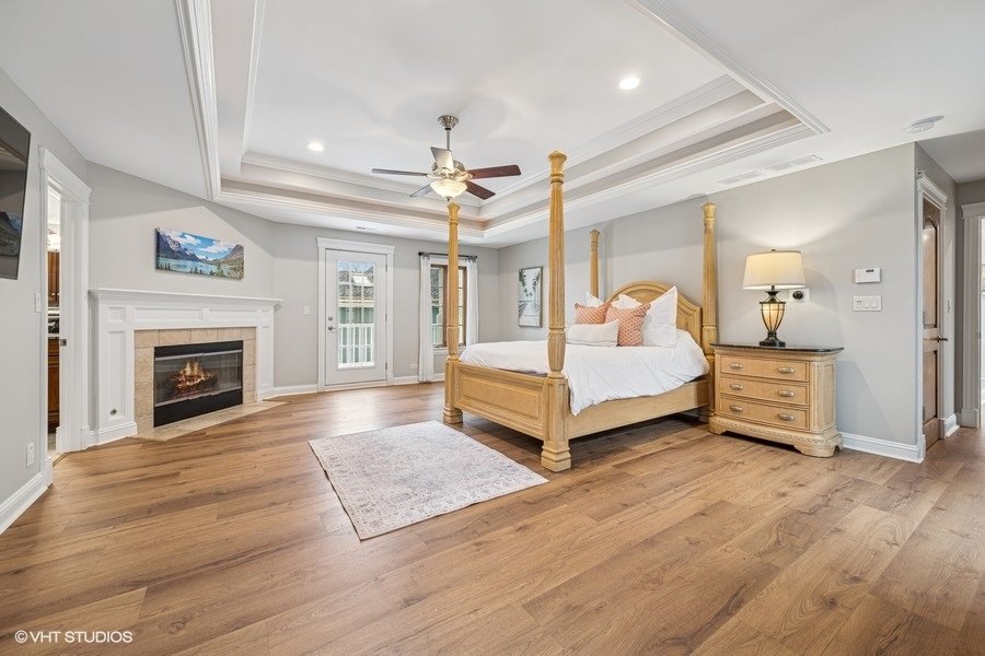 24_516SGroveAve_14_PrimaryBedroom_Small (1).jpg