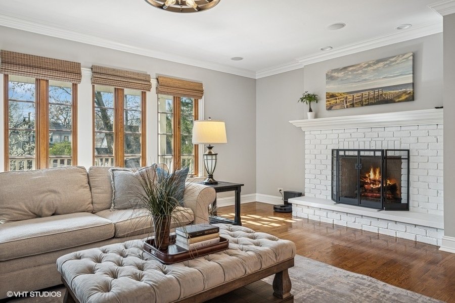 16_516SGroveAve_3002_FamilyRoom_Small (1).jpg