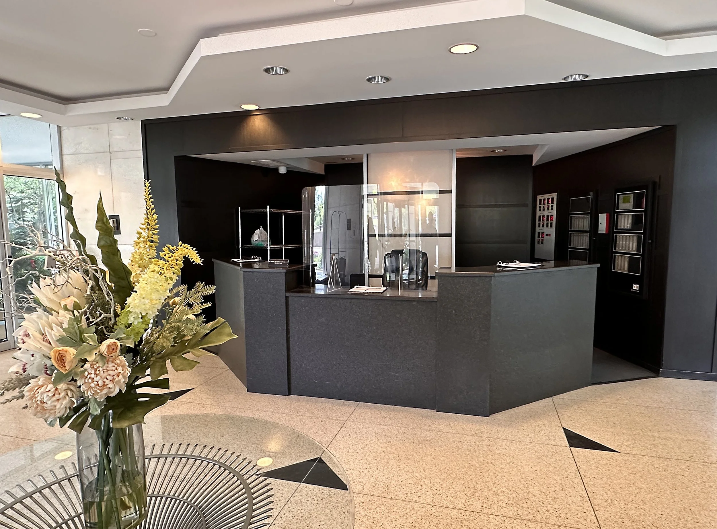 Front lobby of 3950 N. Lake Shore Drive Chicago.jpg