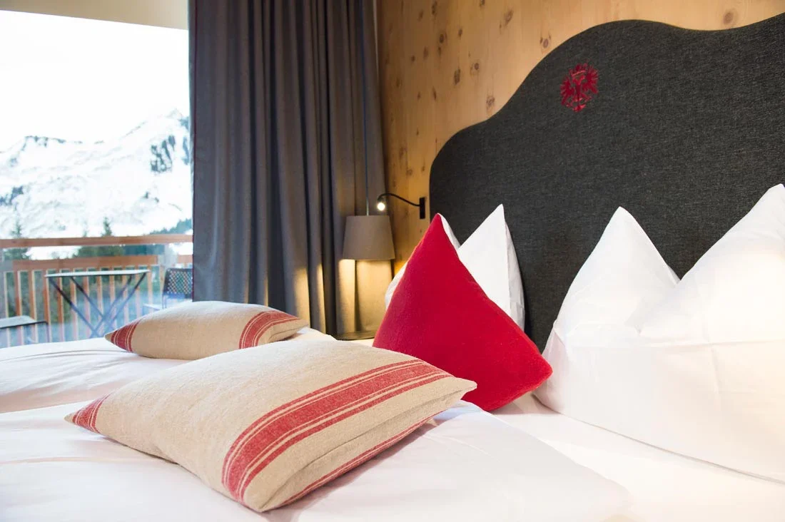 hoteladlerzimmer2-stranger-innenarchitektur.webp