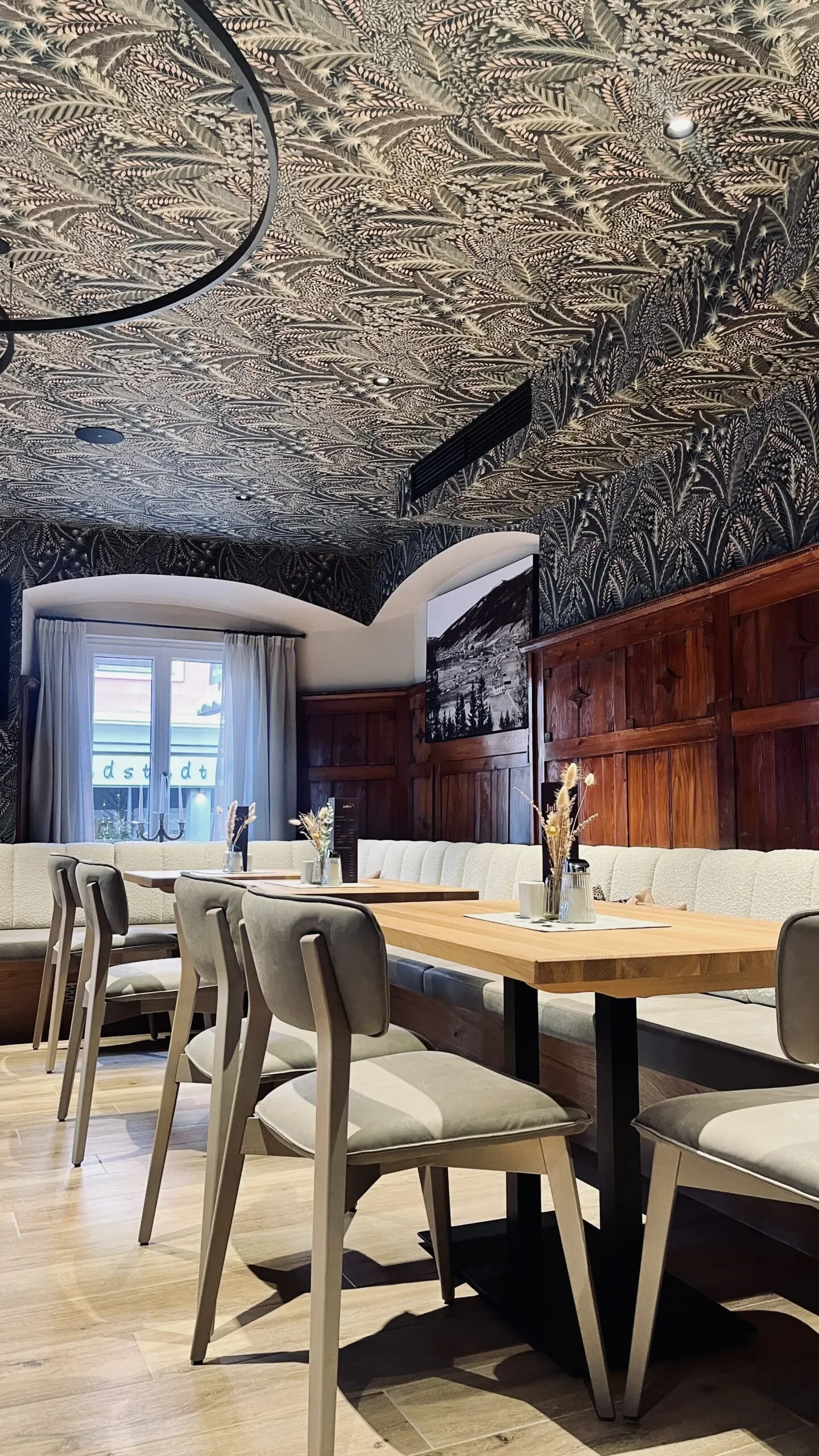 julies-stegerbrau-cafe_2112-scaled.webp