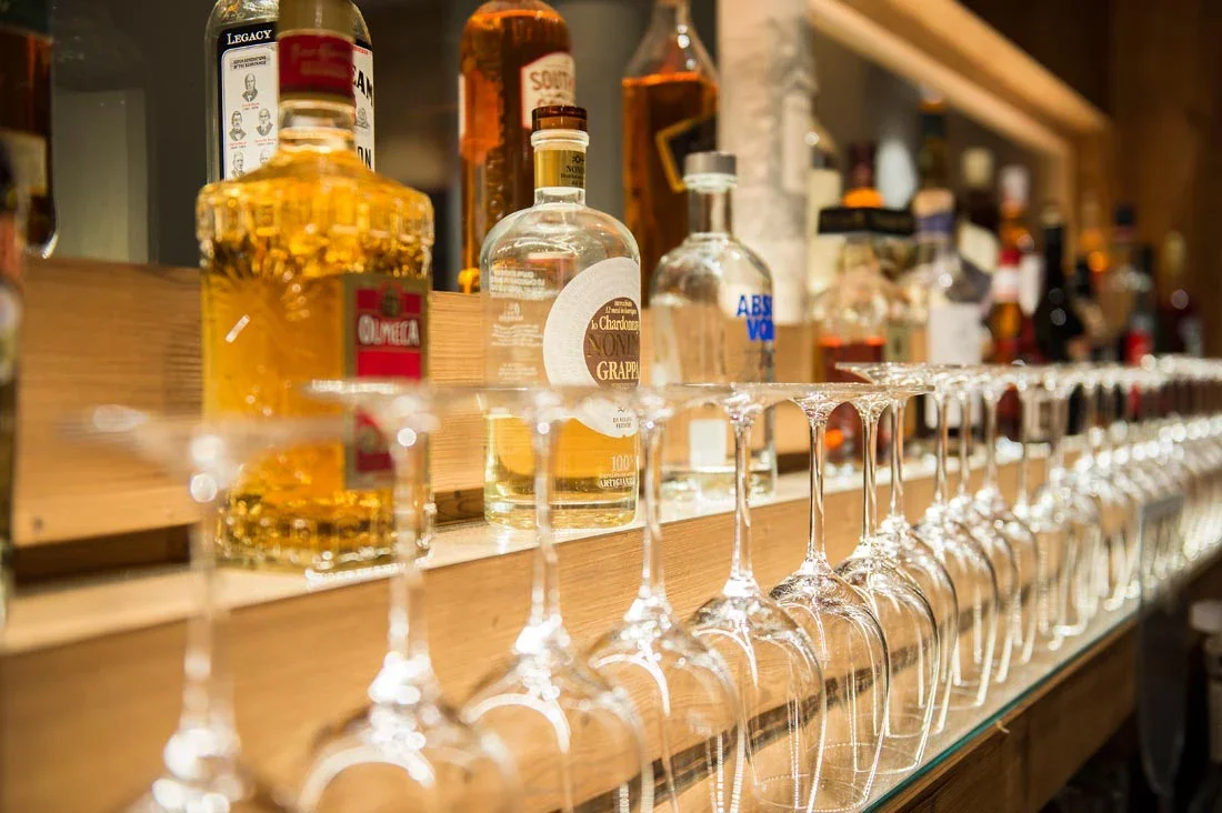 hoteladlerbar3-stranger-innenarchitektur.webp