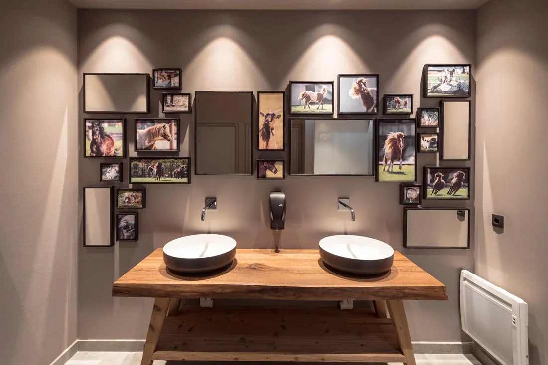 hotel-central-wc-anlage-innenarchitektur-stranger.webp