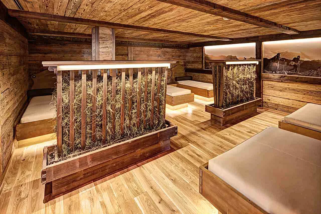 sporthotel-silvretta-innenarchitektur-stranger-heuschober.webp