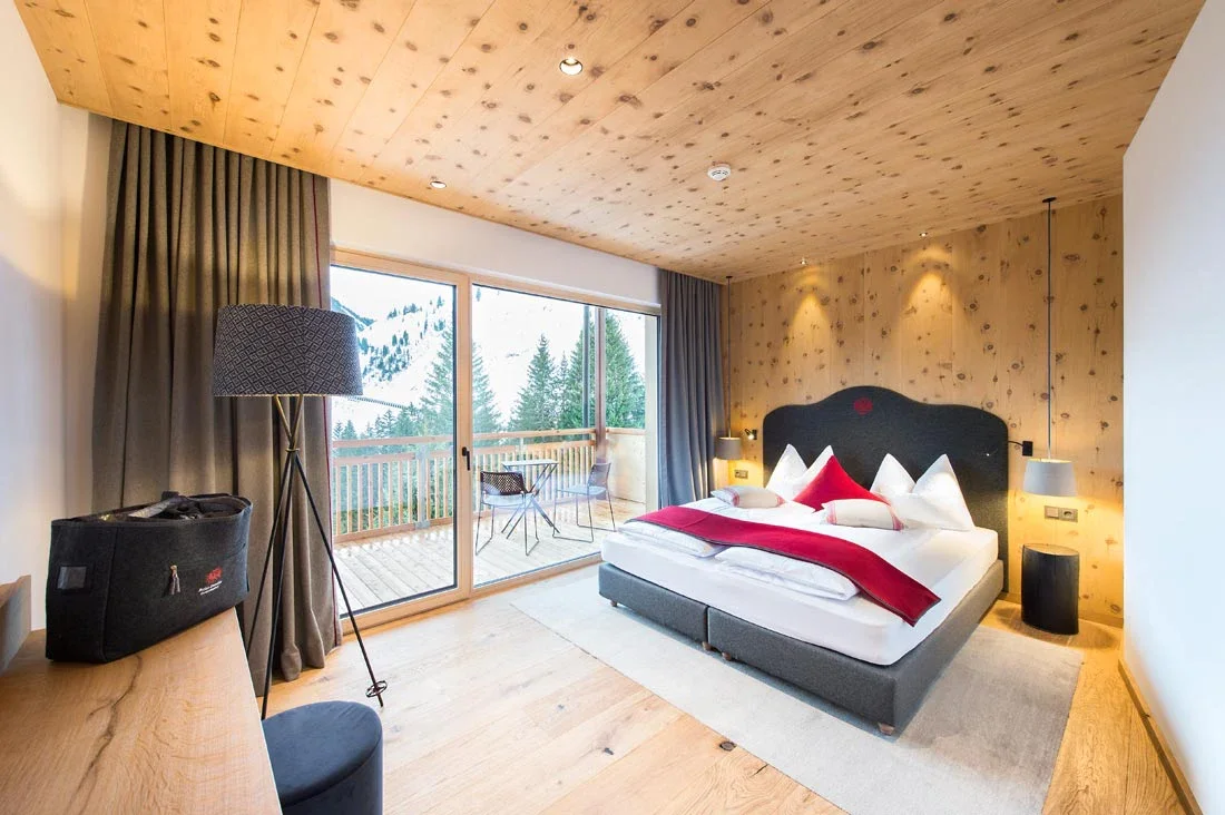 hoteladlerzimmer1-stranger-innenarchitektur.webp