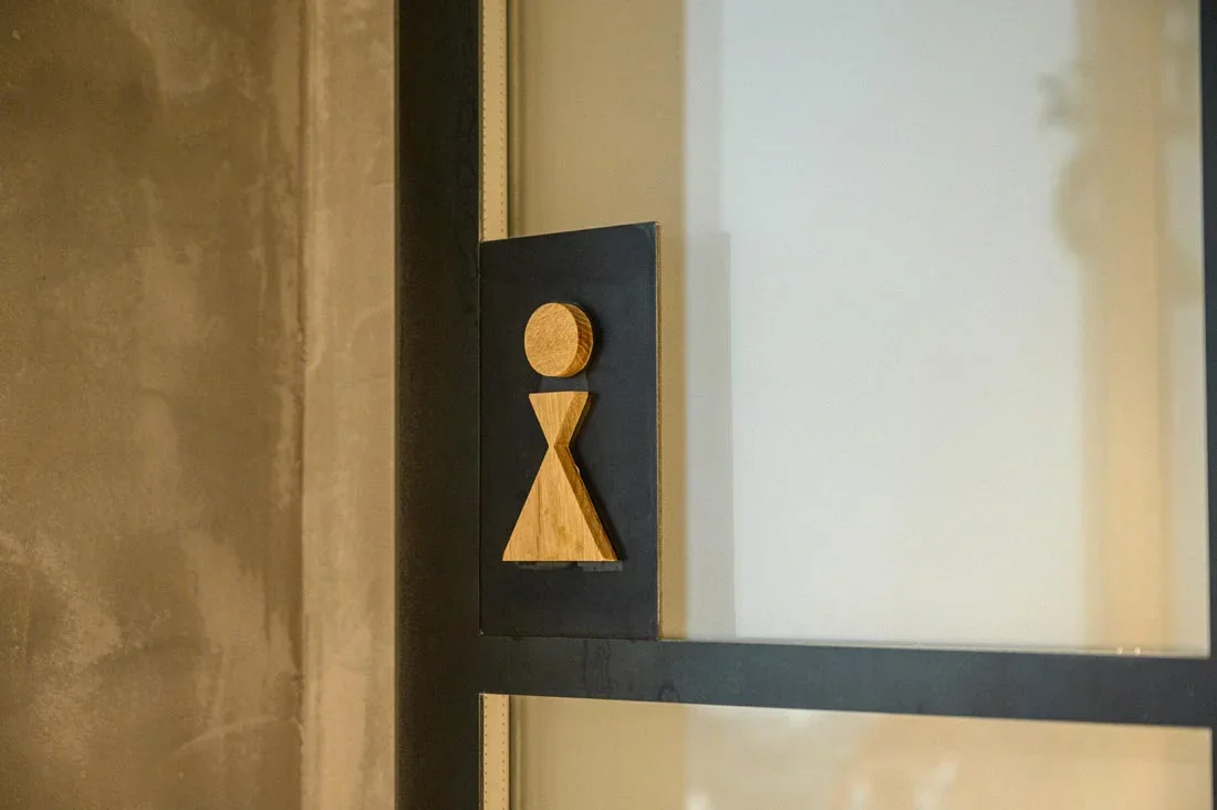 stegerbraeu-wc9-innenarchitektur-stranger.webp