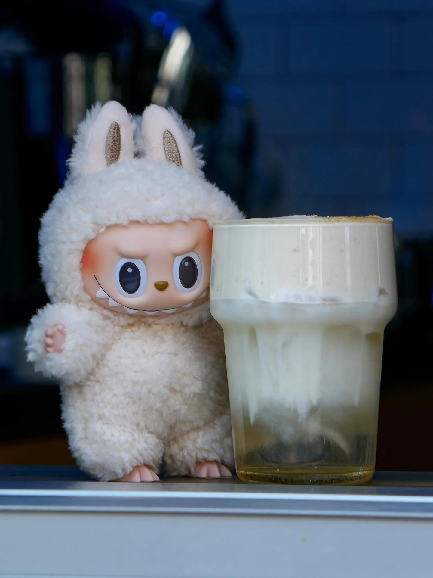 we&rsquo;re soy obsessed with this.

📸 soymilk: organic coconut water, vanilla, kinako cosmic creme, kinako powder

THE MACARON SERIES DROPS 11/17

#milkywaymatcha #holiday #newmenu #macaronseries #labubu #soymilk#coconutwater #vanilla #kinako #matc