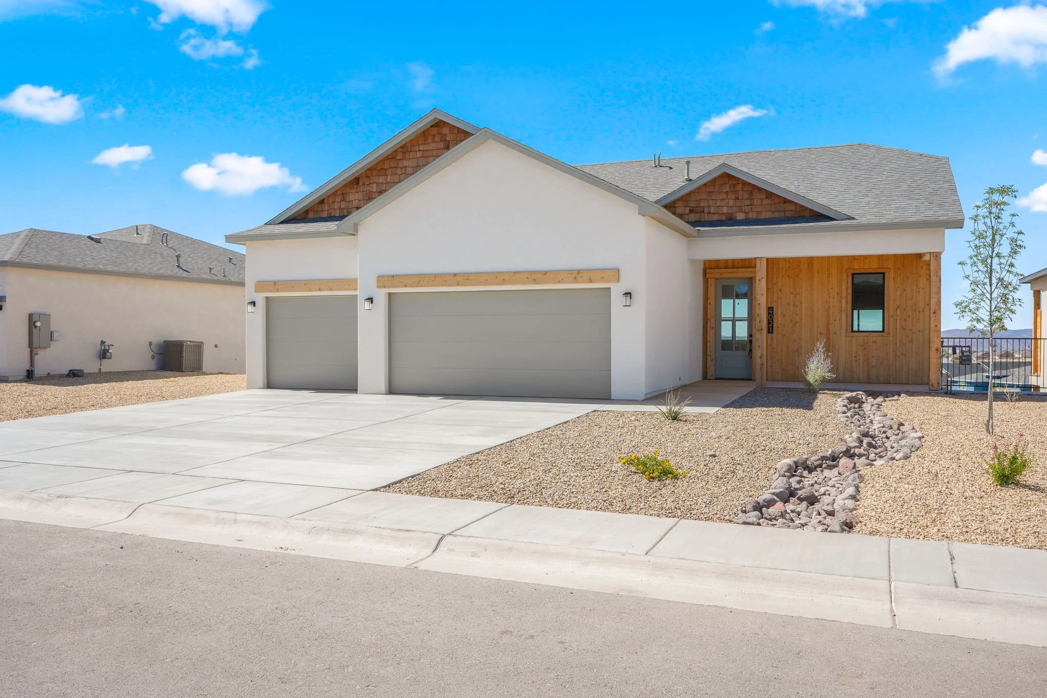 4021 Boardwalk Rd-2.jpg