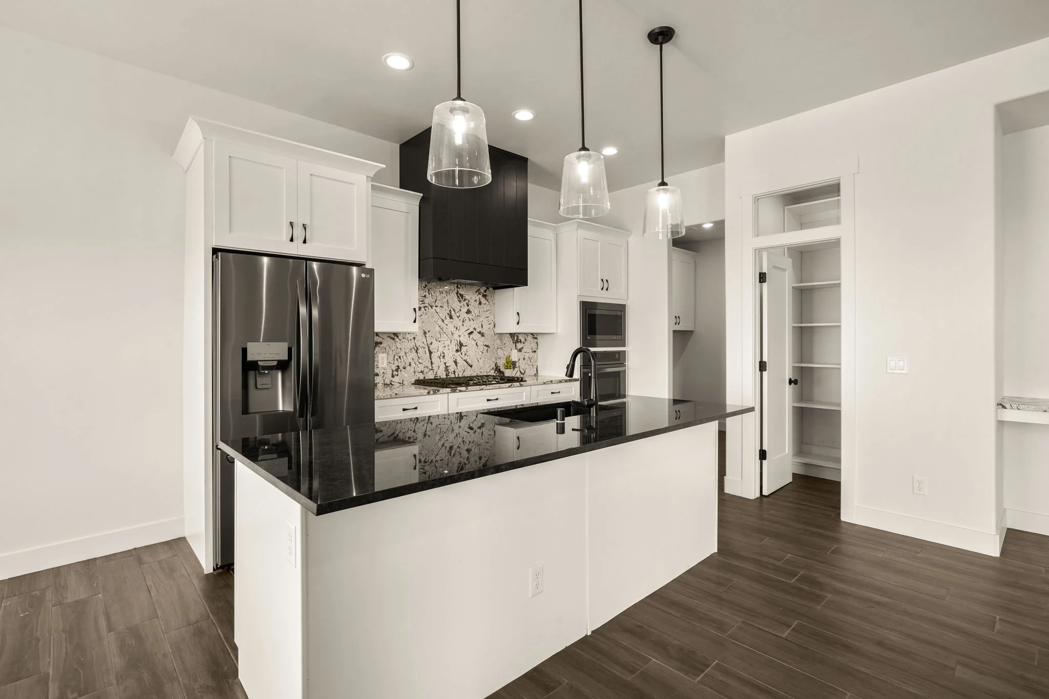 4025 Boardwalk Rd-13.jpg