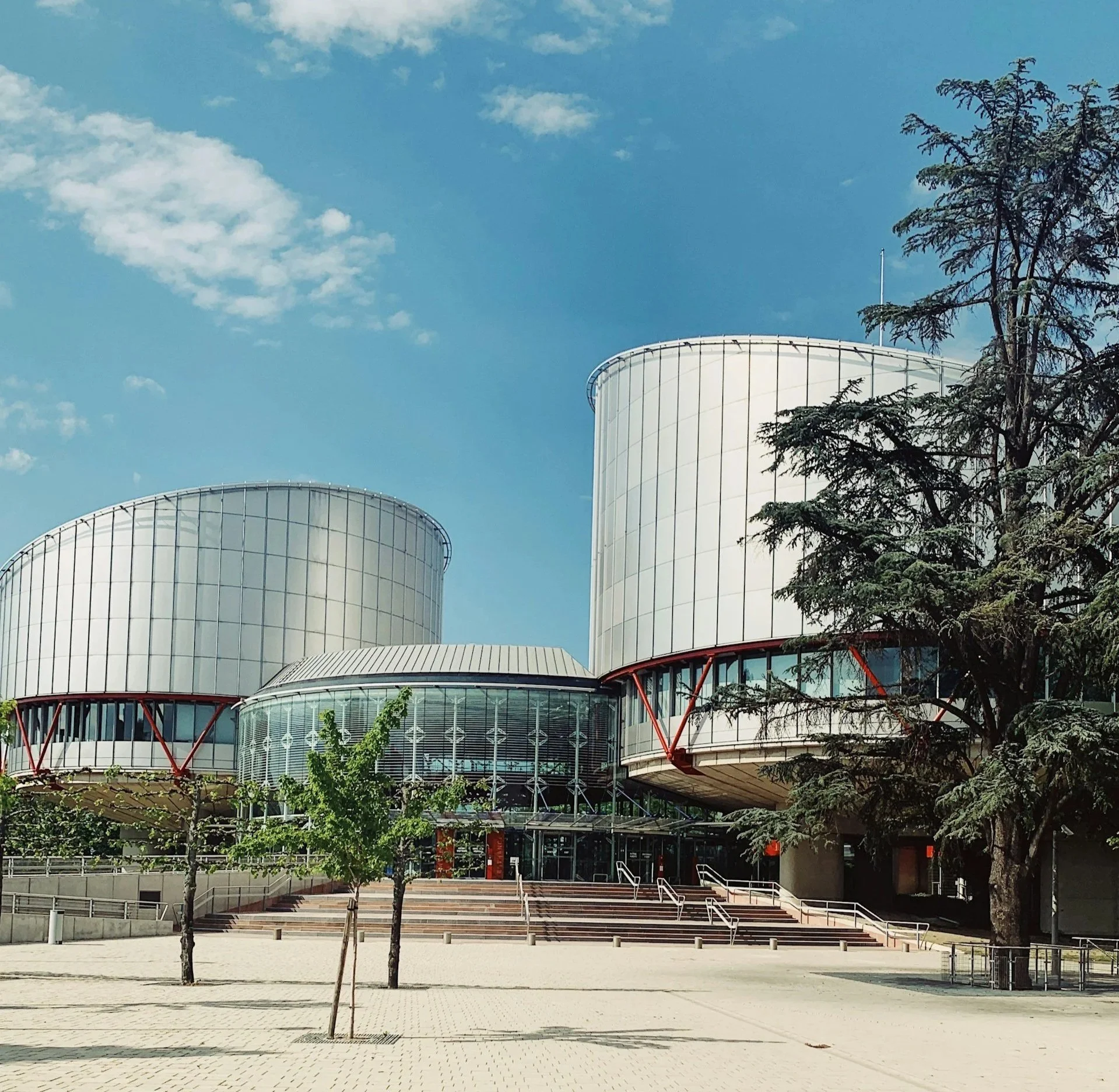 ¿«Carencia manifiesta de interés casacional objetivo» o garantía penal en recursos de casación preparados frente a sanciones impuestas por organismos reguladores?