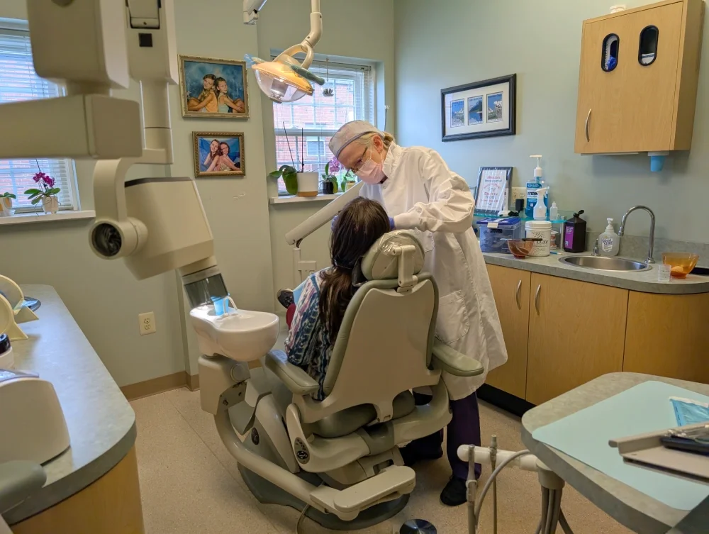 A volunteer dentist proves free of charge care to an ESWA member