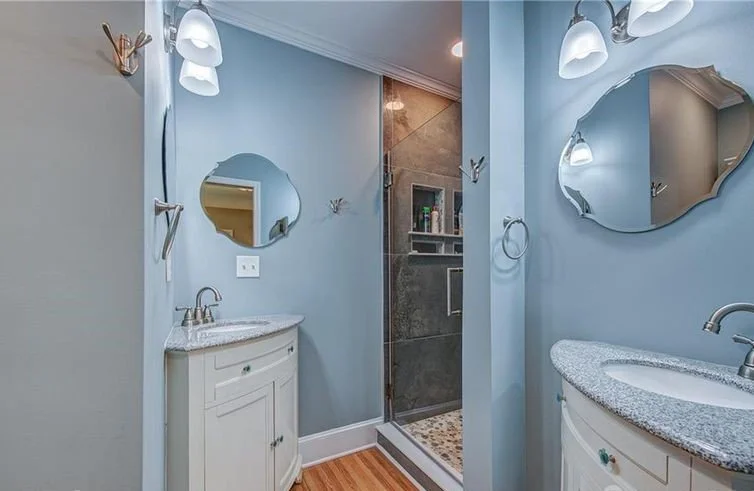 keith hill bathroom 500809002-17.jpg