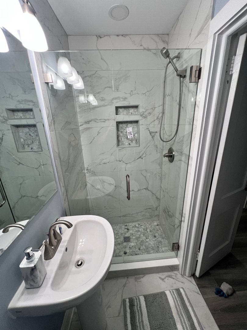 Brad Jarrett bathroom 2.jpg