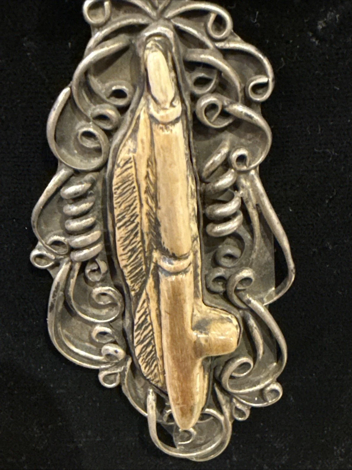 Trade bead neck 2.webp