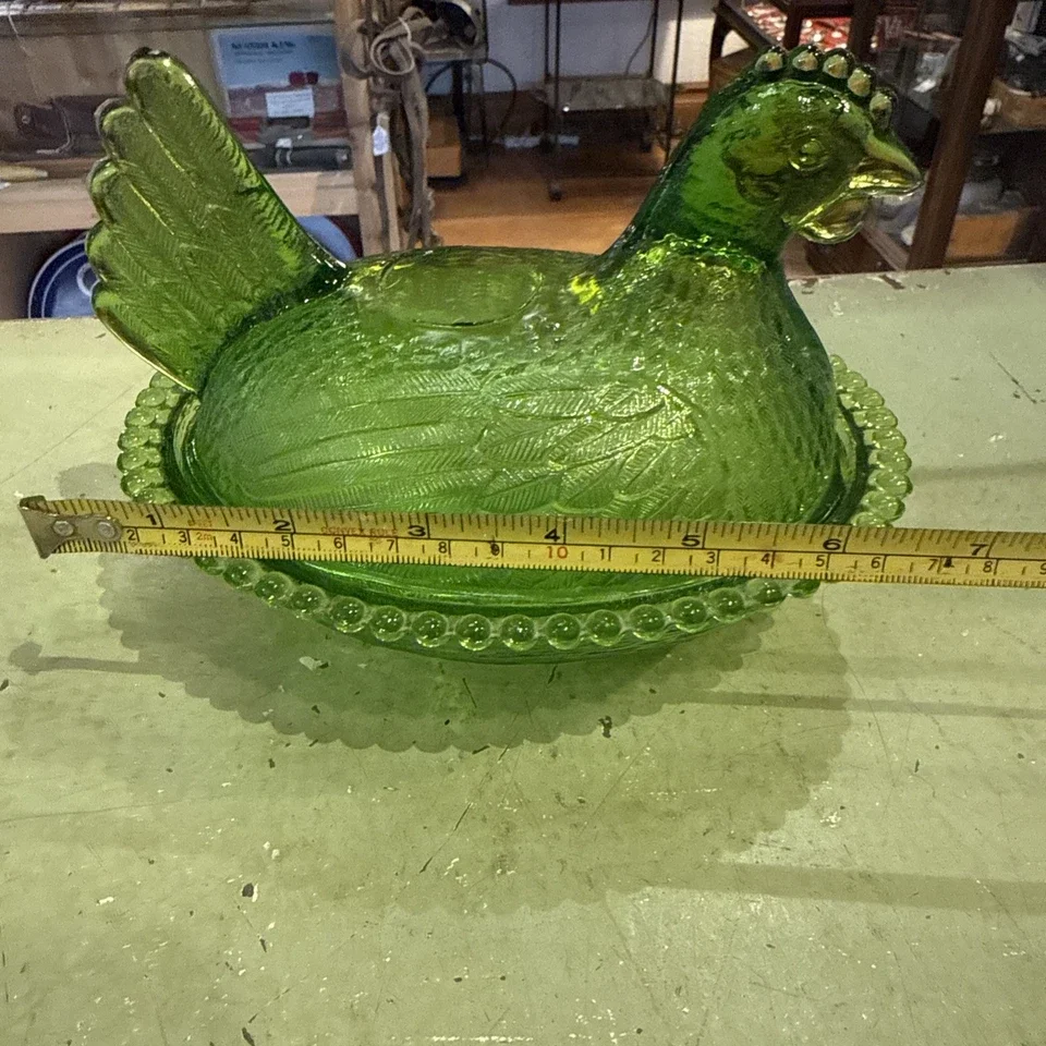 emerald_hen_2.webp