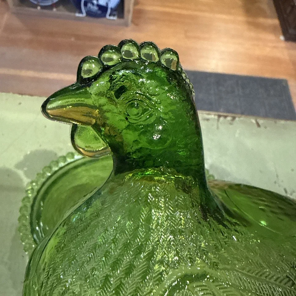 emerald_hen_7.webp