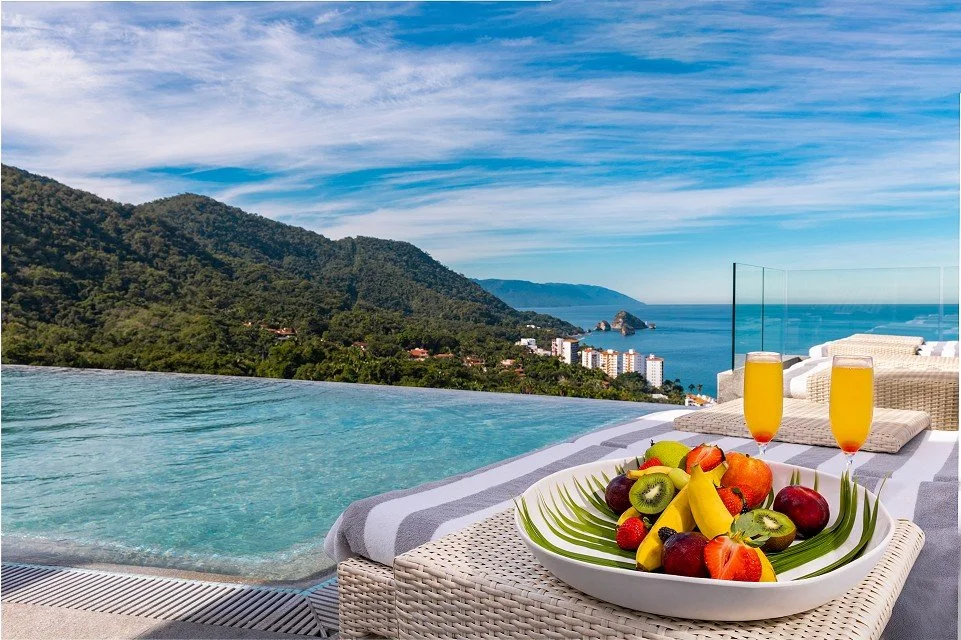 The Dossier: Comparing Puerto Vallarta’s Top Two Resorts