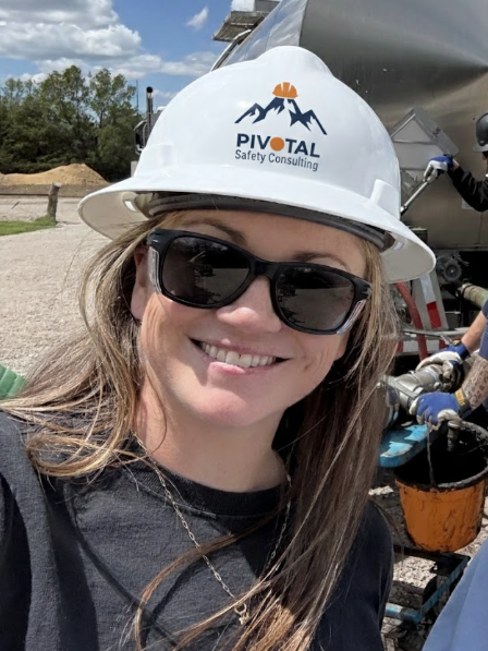 Woman working with a hard hat and sunglasses