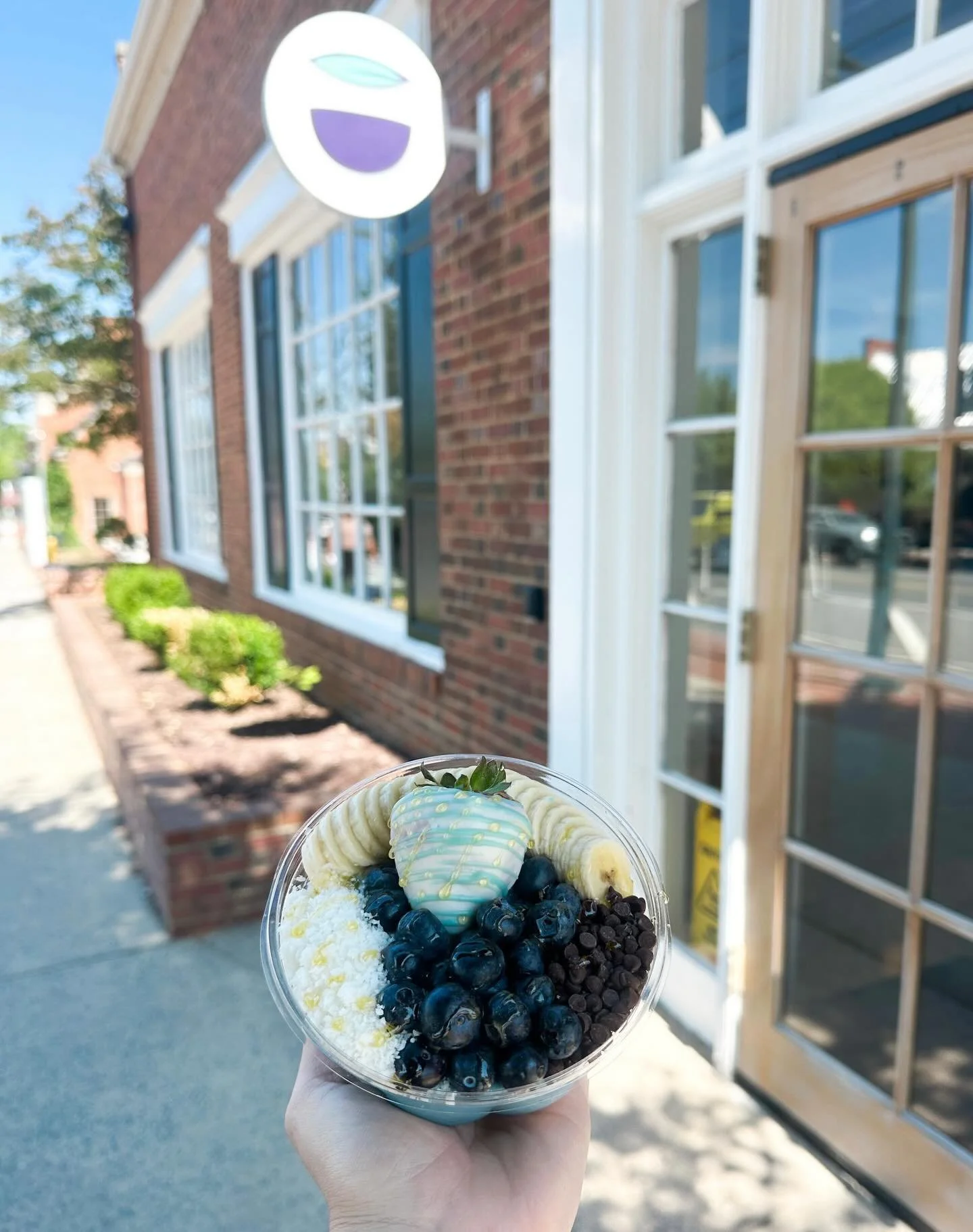 Grad szn calls for something berry special 🩵🎓
Celebrate your favorite North Carolina Tar Heels grad (or treat yourself) with our limited-time Graduation Bowl:
Blue base
Banana
Blueberry
Chocolate chips
Coconut
Chocolate-covered strawberry  #goheels