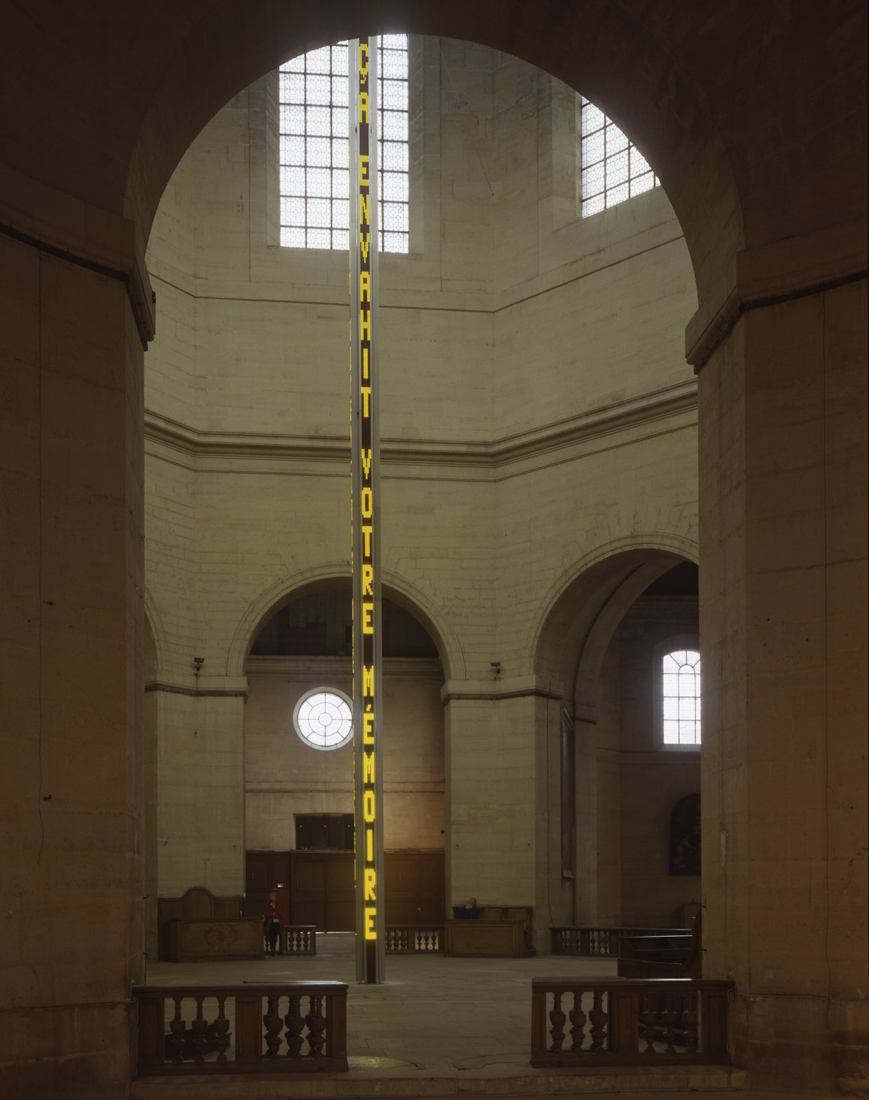 Site: Chapelle Saint-Louis de la Salpêtrière, Paris
September 20–November 4, 2001
Text: Living, 1980–82
Photo: Attilio Maranzano
